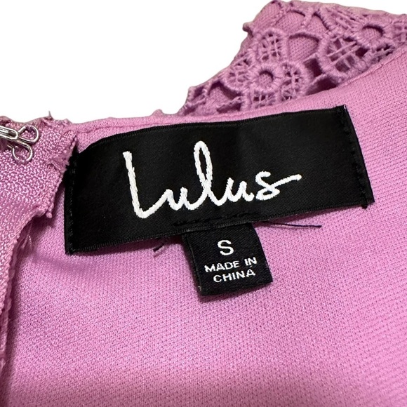 ✌️OUT✌️ Lulu’s Sweetie Lavender Lace flower dress V neck Size Small style 67656 - Picture 5 of 10